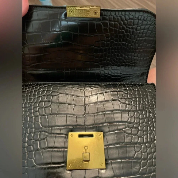 Black Faux black leather (crocodile style) with gold hardware crossbody purse - Picture 12 of 13
